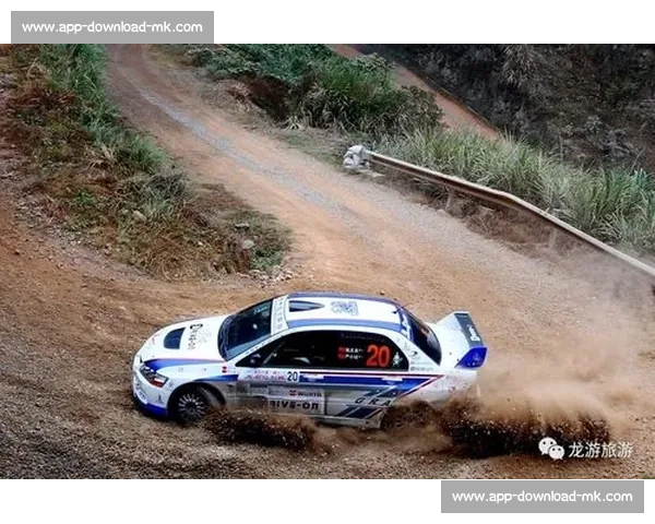 龙游魔鬼赛道突发坠崖事故，车手生死未卜