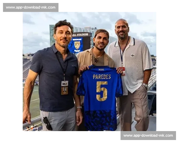 阿根廷双星闪耀美乙!帕雷德斯、迪巴拉获赠迈阿密 FC 专属球衣 阿根廷双星闪耀美乙!帕雷德斯、迪巴拉获赠迈阿密 FC 专属球衣