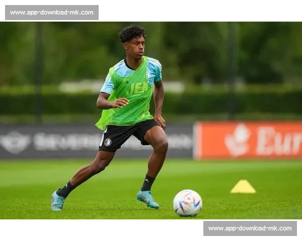 费耶诺德锁定青训瑰宝！林格宁续约至 2027 年，剑指荷甲未来中轴线