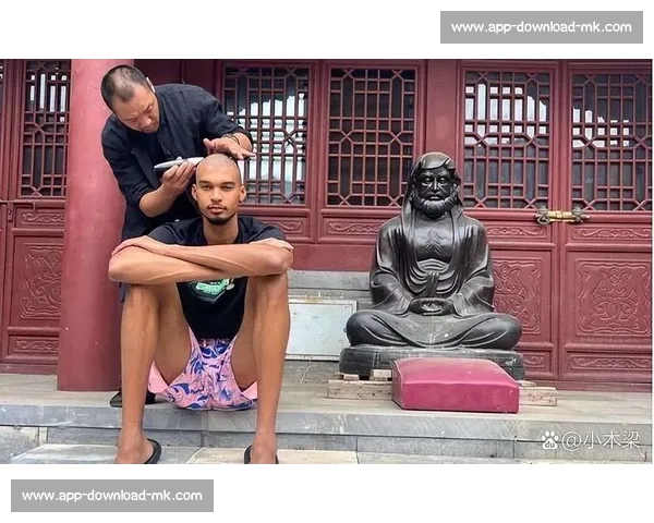 文班亚马跨界封神！C 罗式电梯球破门，篮球足球双天赋引爆体坛